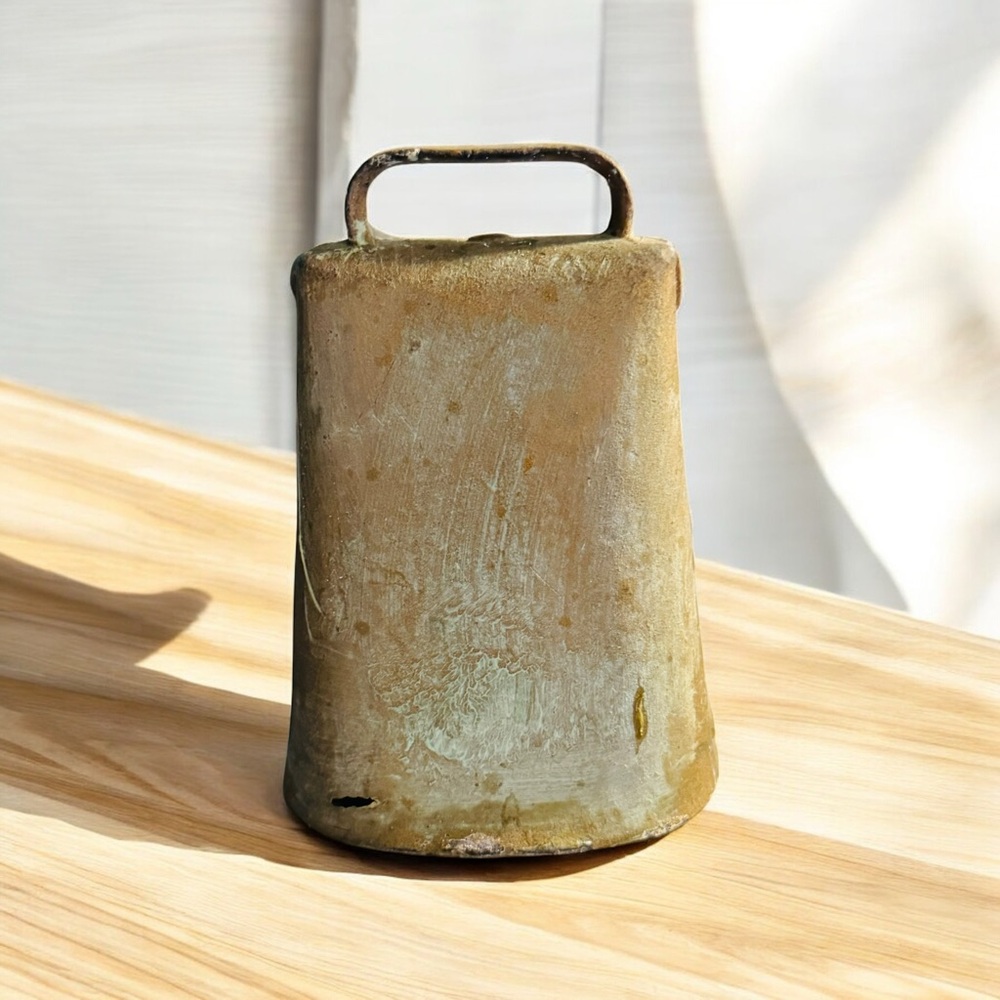 Antique Vtg Farm Cow Bell Clapper Rustic Fold Over Primitive Country Farmhouse - Picture 4 of 6